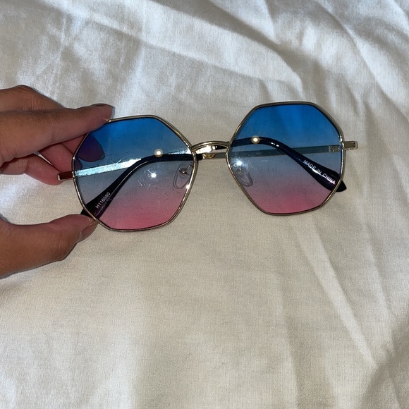 Cute Sunglasses bundle - Picture 4 of 4